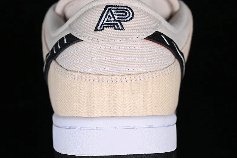 All Categories Nk SB Dunk Series Nk SB Dunk Low Low-top sneakers Albino & Preto x Nk SB Dunk Low joint model TearTear SB low-top casual sneakers FD2627-200